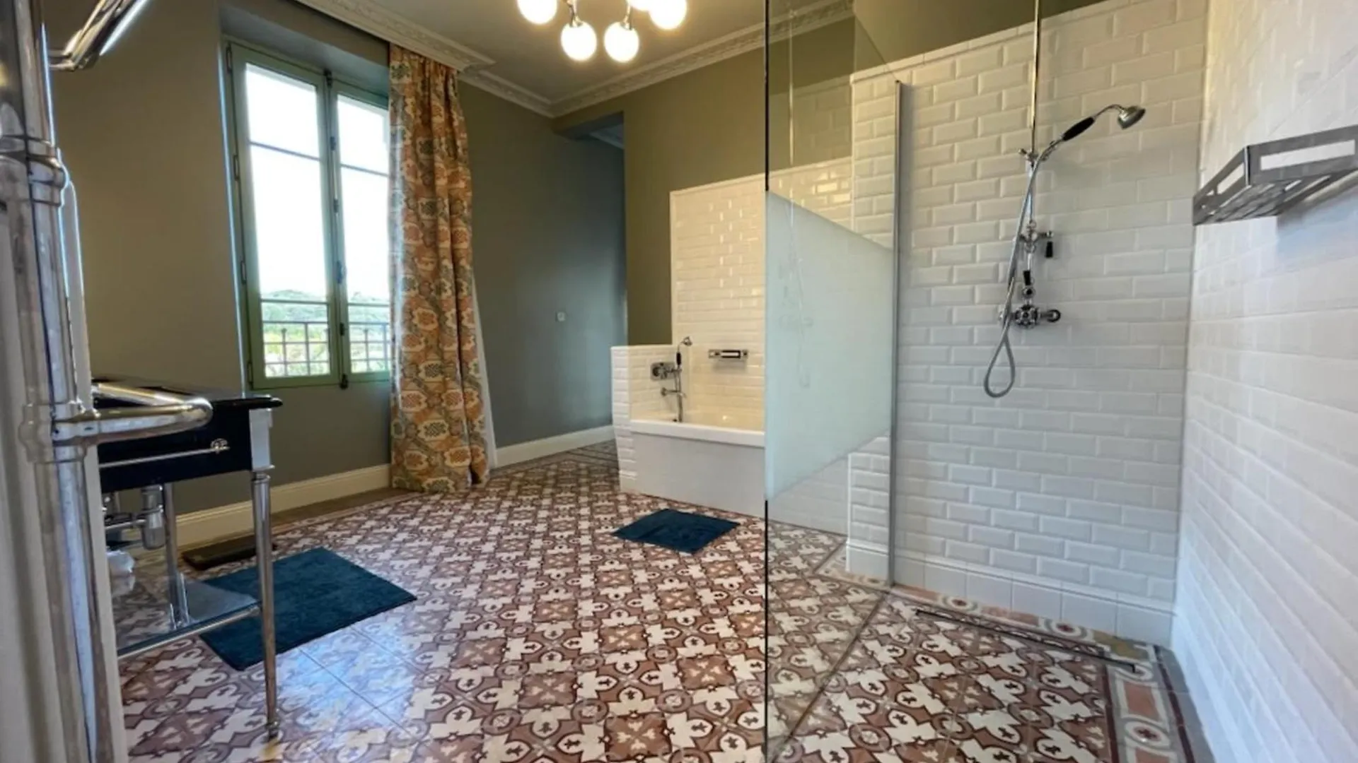 Magnificent Bourgeois House Renovated With Elegance And Art Deco Style Villa Le Thor