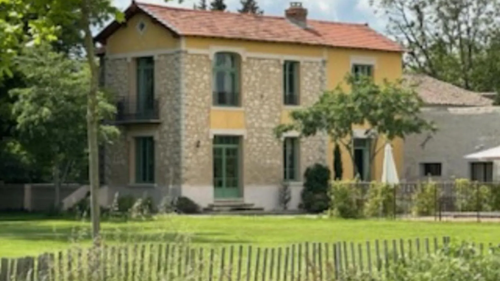Holiday home Magnificent Bourgeois House Renovated With Elegance And Art Deco Style Villa Le Thor