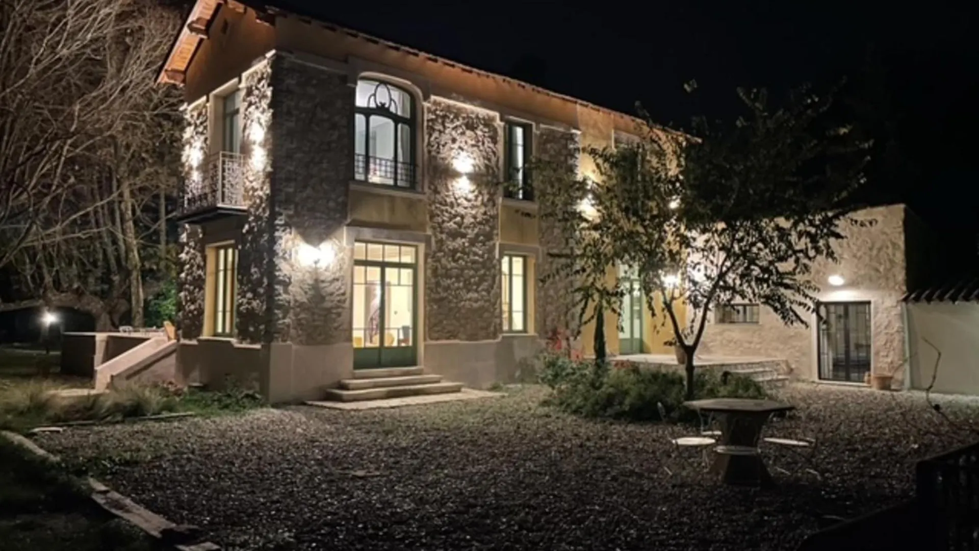Magnificent Bourgeois House Renovated With Elegance And Art Deco Style Villa Le Thor France