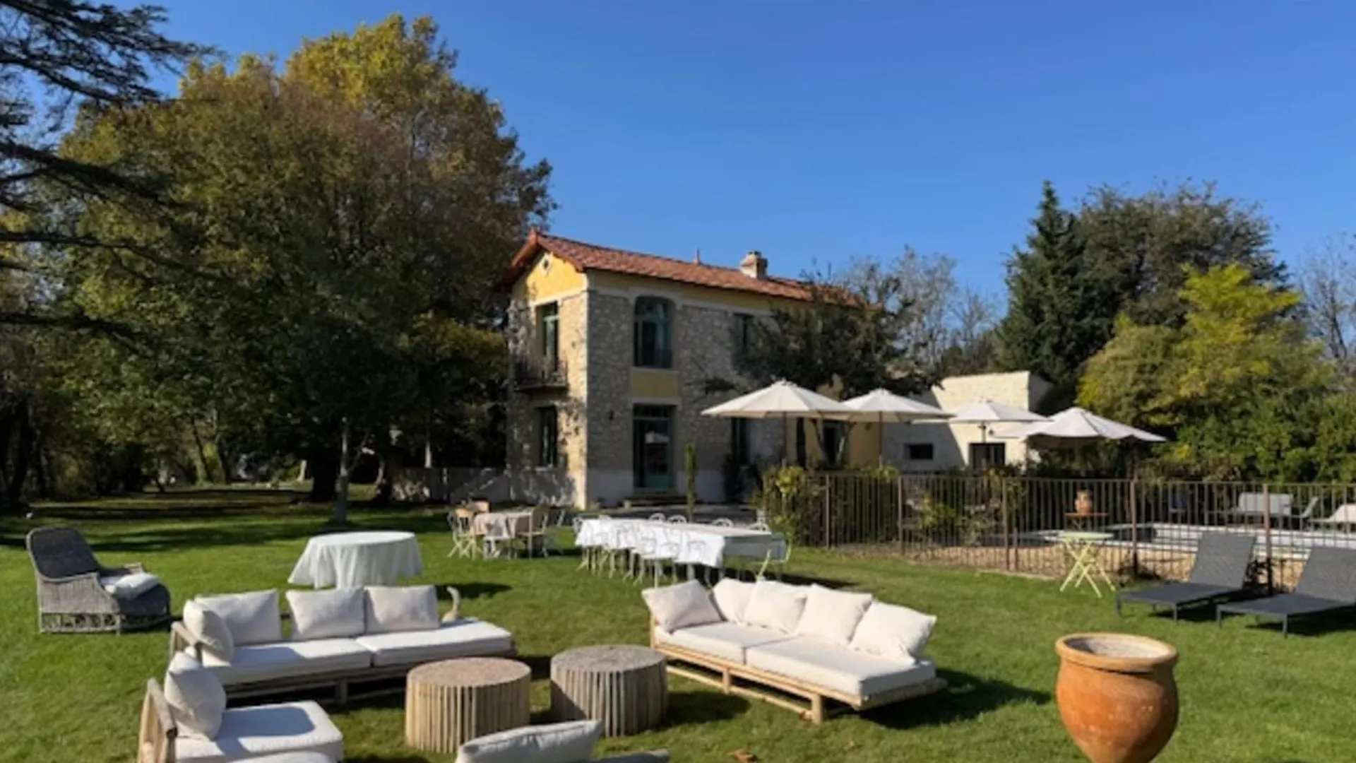 Magnificent Bourgeois House Renovated With Elegance And Art Deco Style contacts